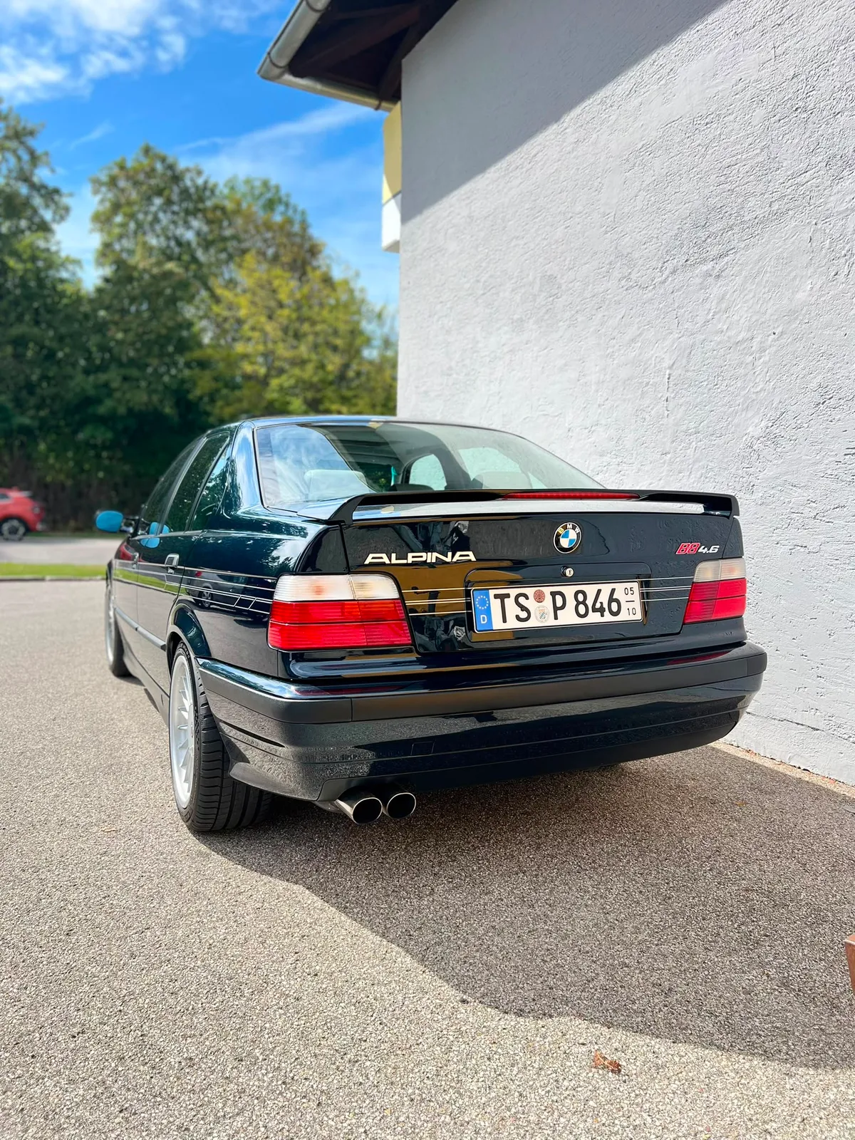 Heckansicht eines BMW Alpina B8 nach der Aufbereitung