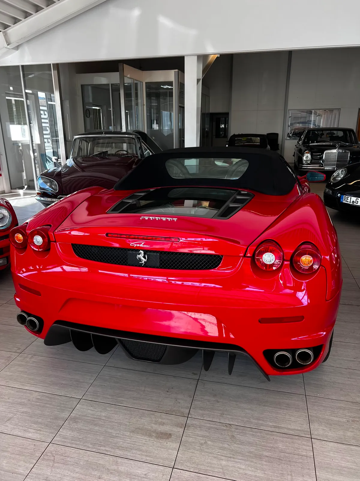 Ferrari F430 Spider im Ausstellungsraum