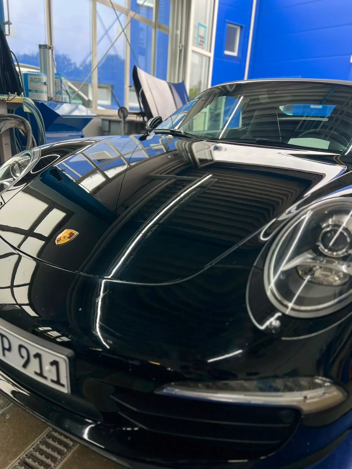 Porsche 911 mit tiefem Lackglanz