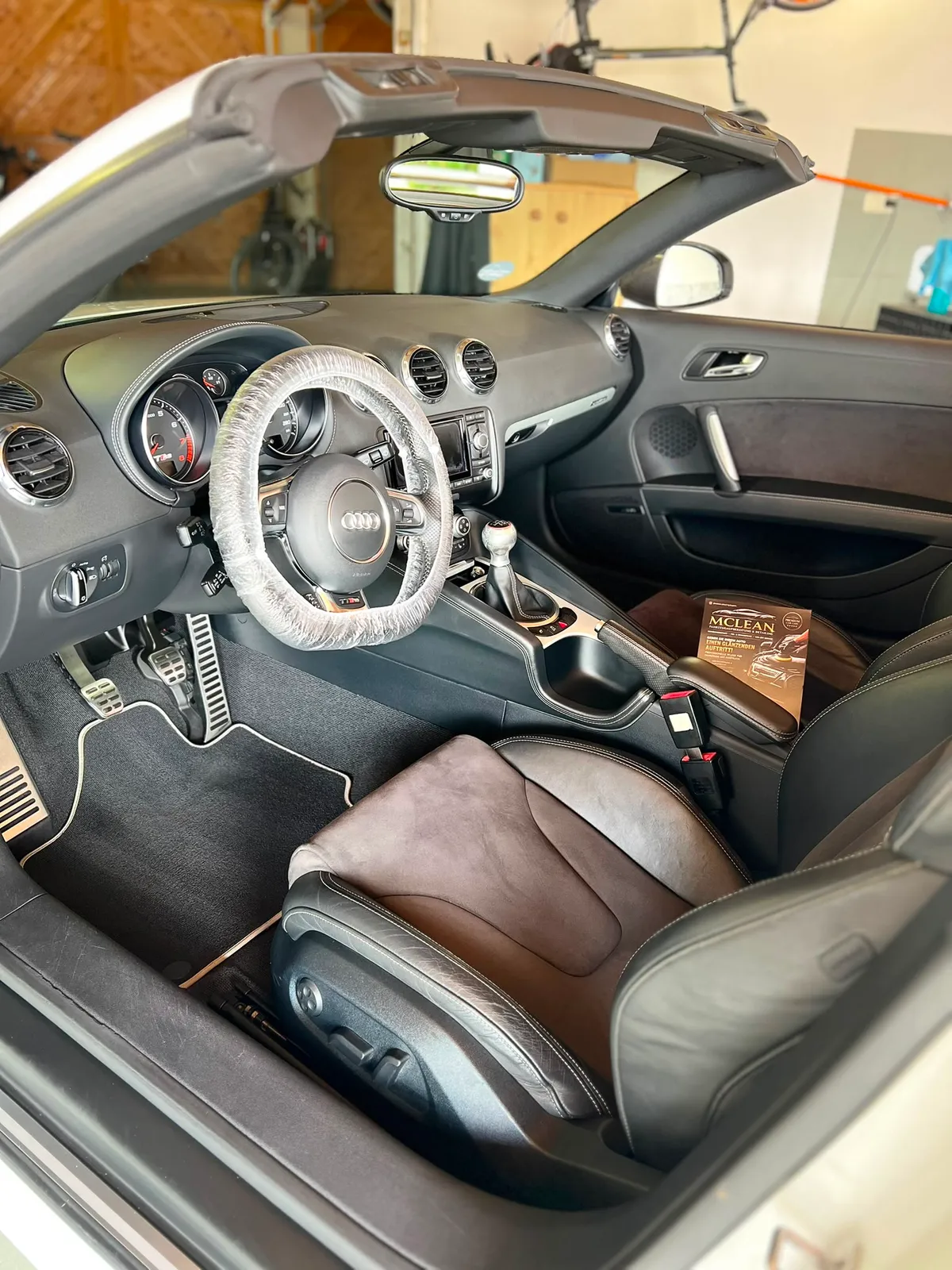 Innenraum eines Audi TT nach der Innenreinigung