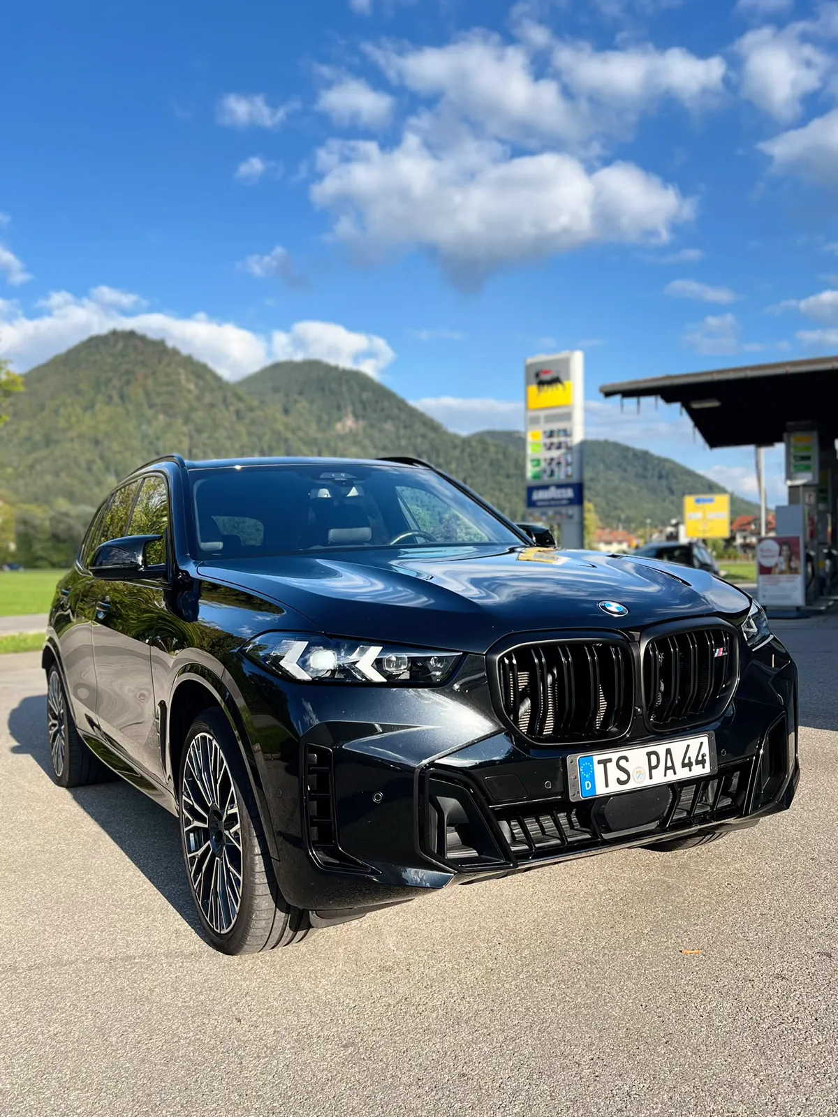 BMW X5 nach der Aufbereitung unterwegs im Chiemgau